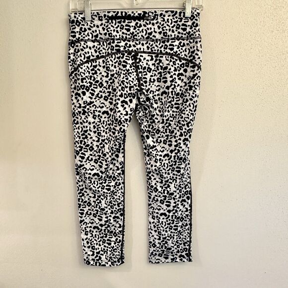 Nike Dri Fit Snow Leapard Tight 3/4 Length Leggings Small - Picture 4 of 9